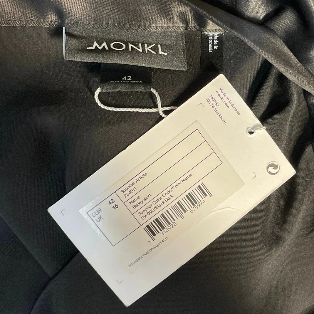 NEW Monki Bailey Black Silk Satin High Waisted Straight Midi Skirt Size 10/12 - Image 4