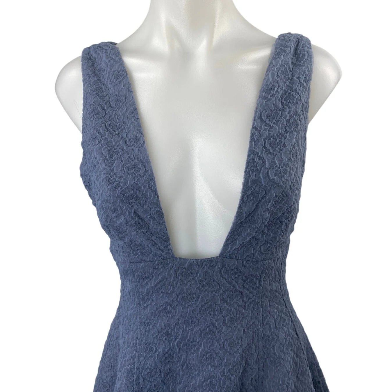 NEW WeWoreWhat Blue Textured Knit Sleeveless Plunge Neck Mini Flared Dress Sz 4 - Image 3