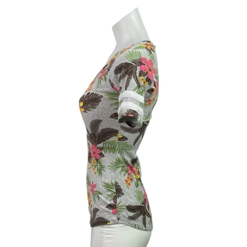No Boundaries Tropical Floral V Neck Short Sleeve Slim Basic Tee T-Shirt Top XS - Image 2