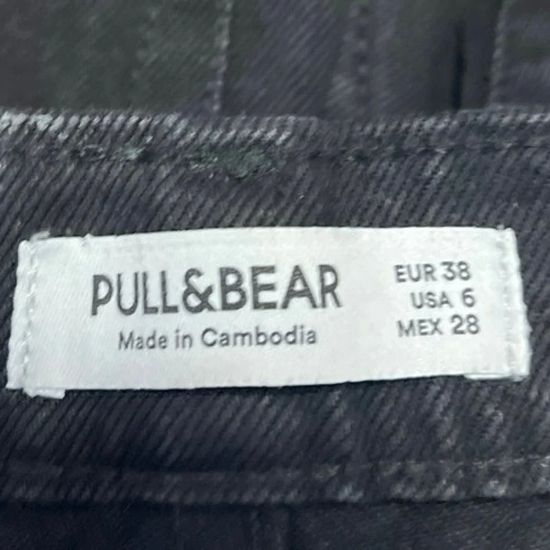 Pull & Bear Women's Black Distressed High Waisted Cropped Mom Denim Jeans Size 6 - Image 4