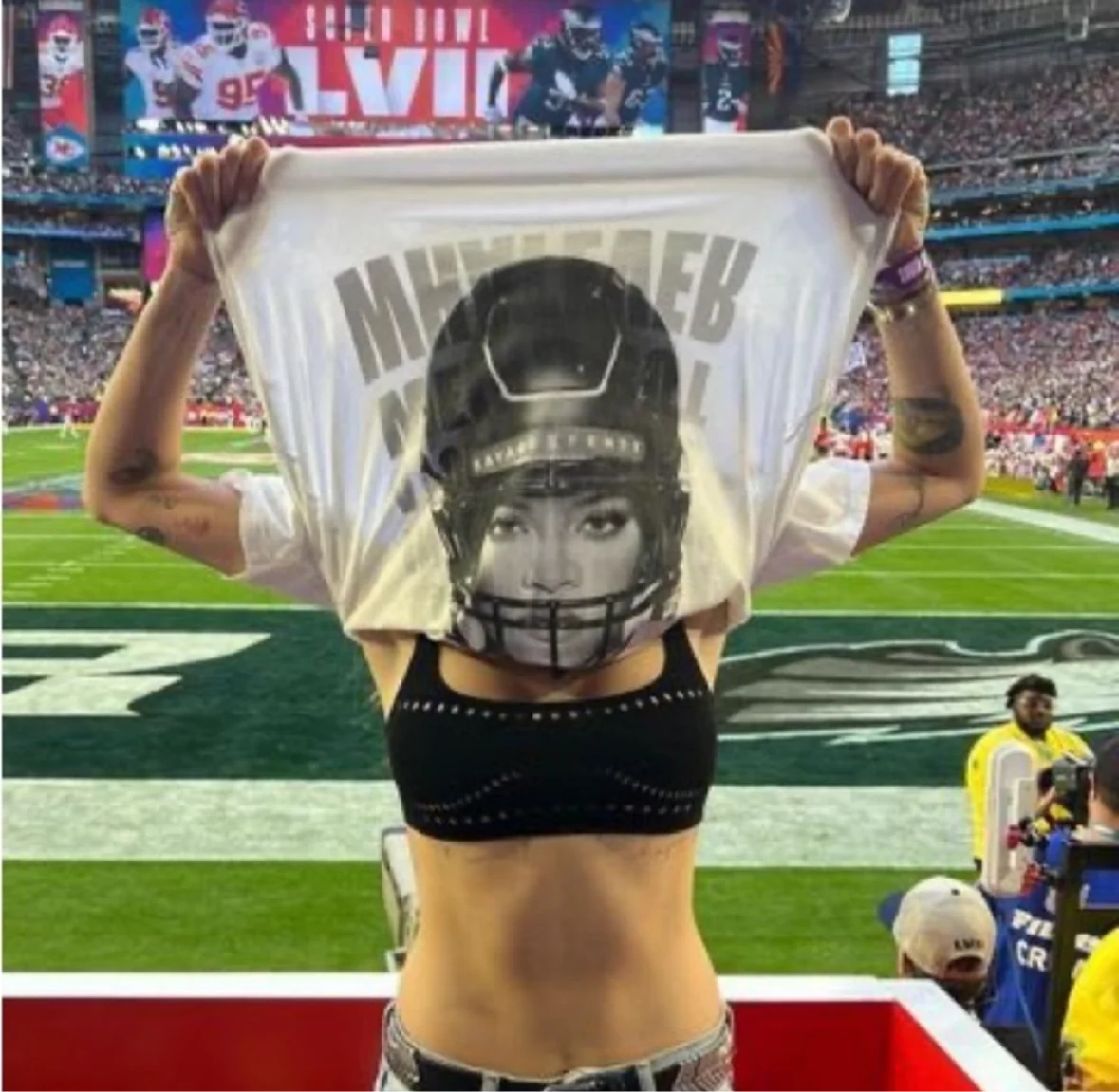 Savage X Fenty Limited-Edition LVII Superbowl Rihanna Surprise Tee Size L - Image 3