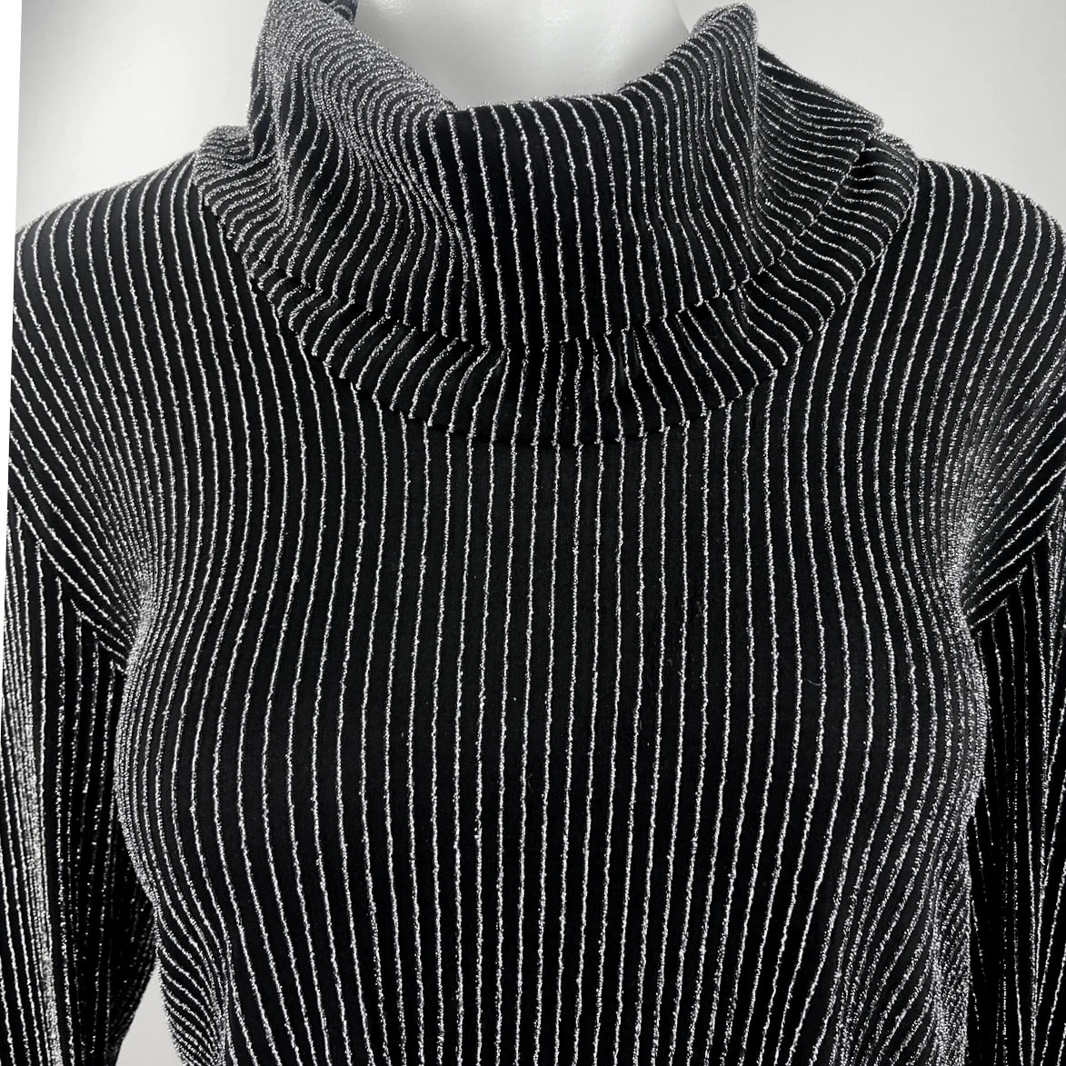 Rudy Rd Black Metallic Pinstripe Turtleneck Long Sleeve Pullover Sweater Top M - Image 4