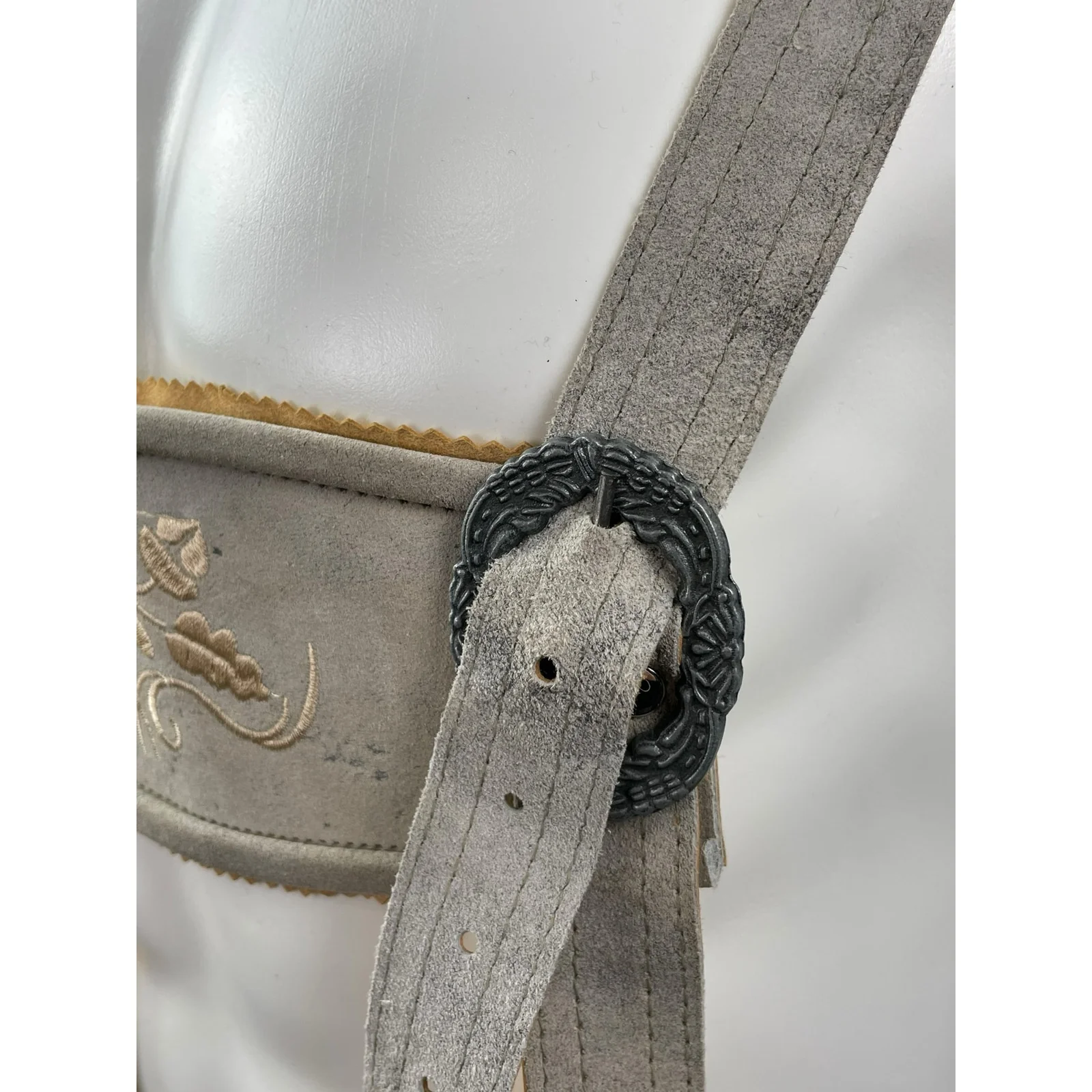 Schöneberger Trachten Couture Bergkristall Gray Leather Embroidered Shorts Sz 31 - Image 7
