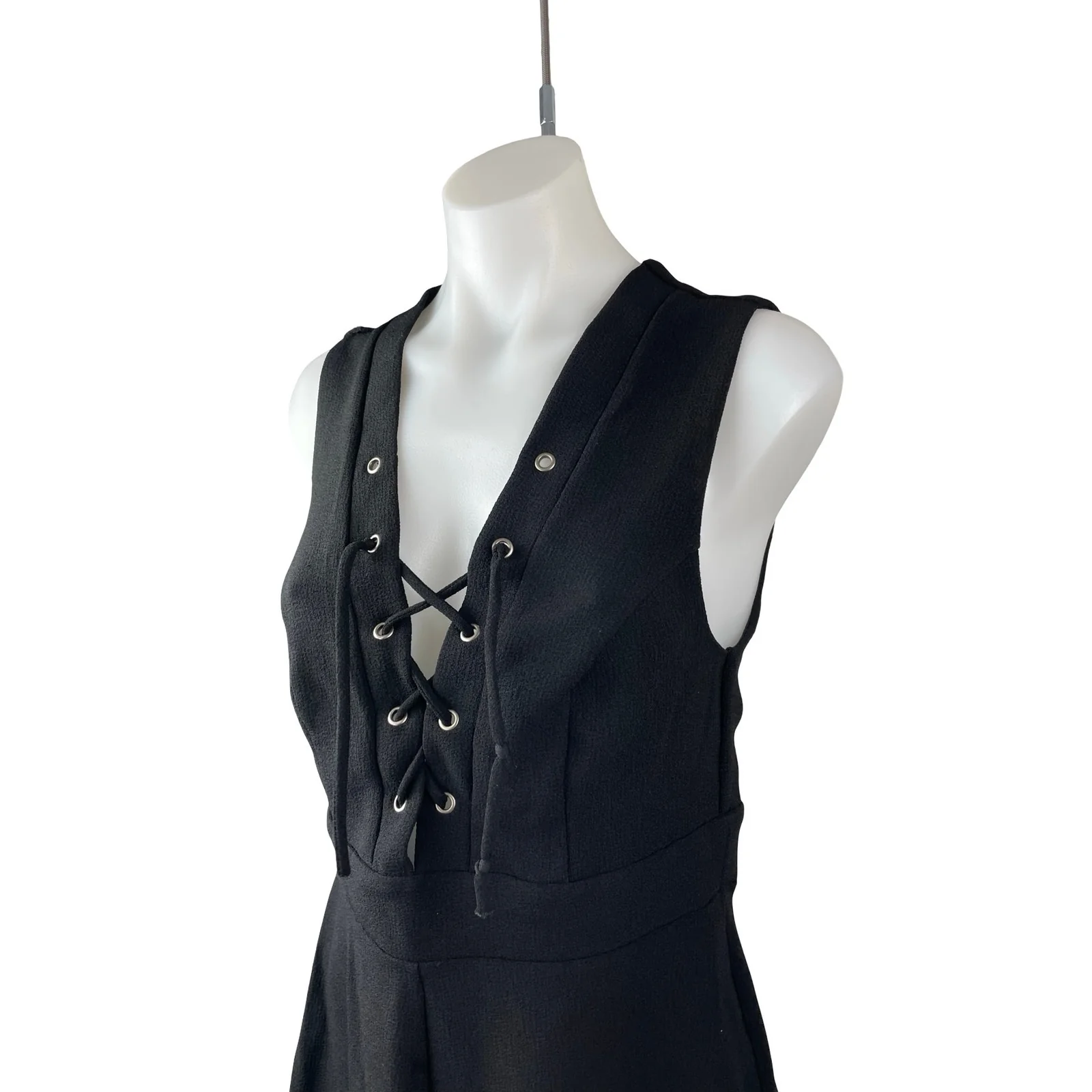 Silence + Noise Black Sleeveless Lace Up V Neck A Line Romper Shorts Size 6 - Image 4
