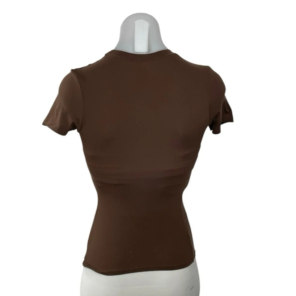 SKIMS Fits Everybody Women's Brown Short Sleeve Bodycon Baby Tee T-Shirt Top XS - Image 3