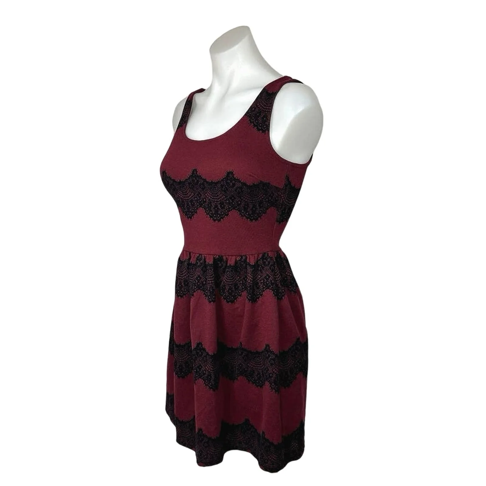 Soprano Red Burgundy Black Lace Scoop Neck Sleeveless Cocktail Mini Dress Sz XS - Image 2