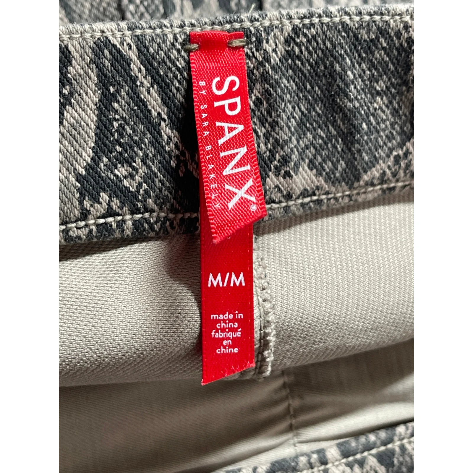 Spanx Women's Black Snakeskin Print High Waist Skinny Jean-ish Leggings Pants M - Image 3
