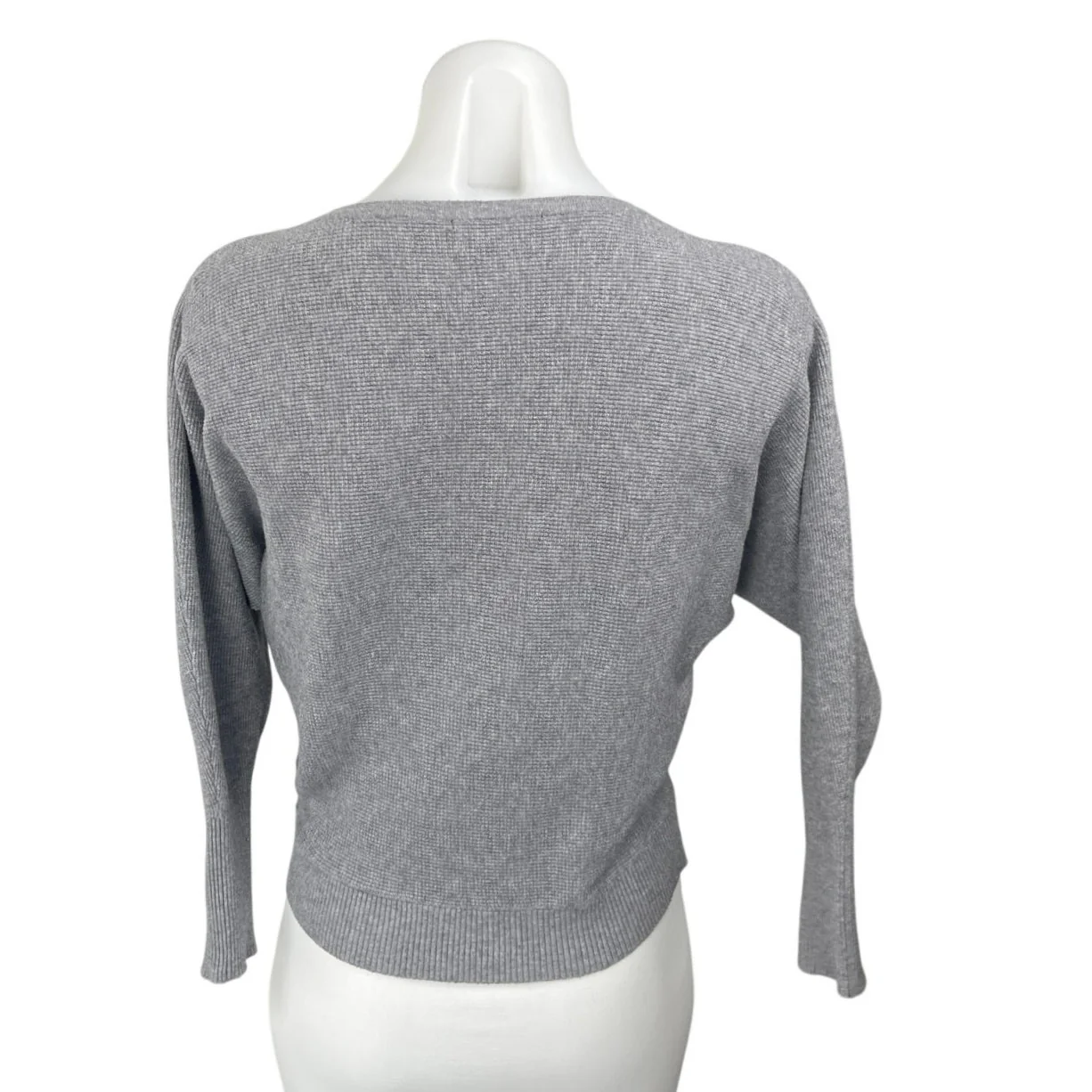 T Tahari Women's Gray Waffle Knit Dolman Sleeve Crew Neck Crop Sweater Top Sz M - Image 2