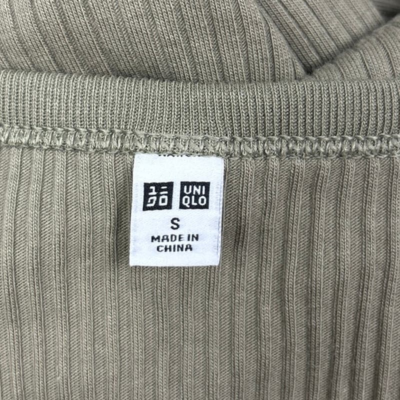 Uniqlo Women's Olive Green Ribbed Knit Scoop Neck Button Up Cropped Top Size S - Image 6