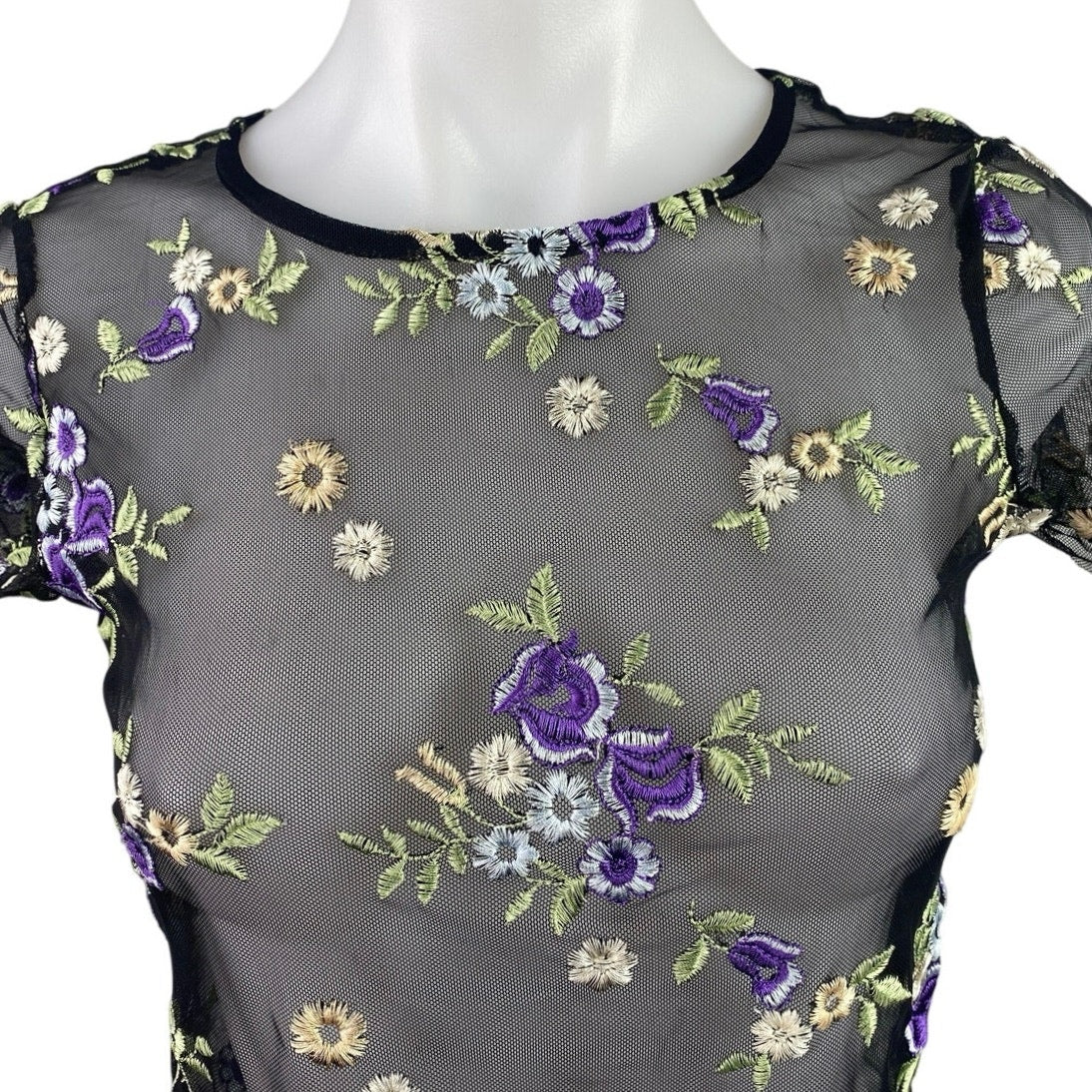 Urban Outfitters Black Lilac Floral Embroidered Sheer Short Sleeve Crop Top S - Image 4