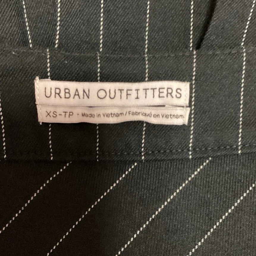 Urban Outfitters Black Pinstriped Pleated Preppy A Line Mini Wrap Skirt Size XS - Image 4