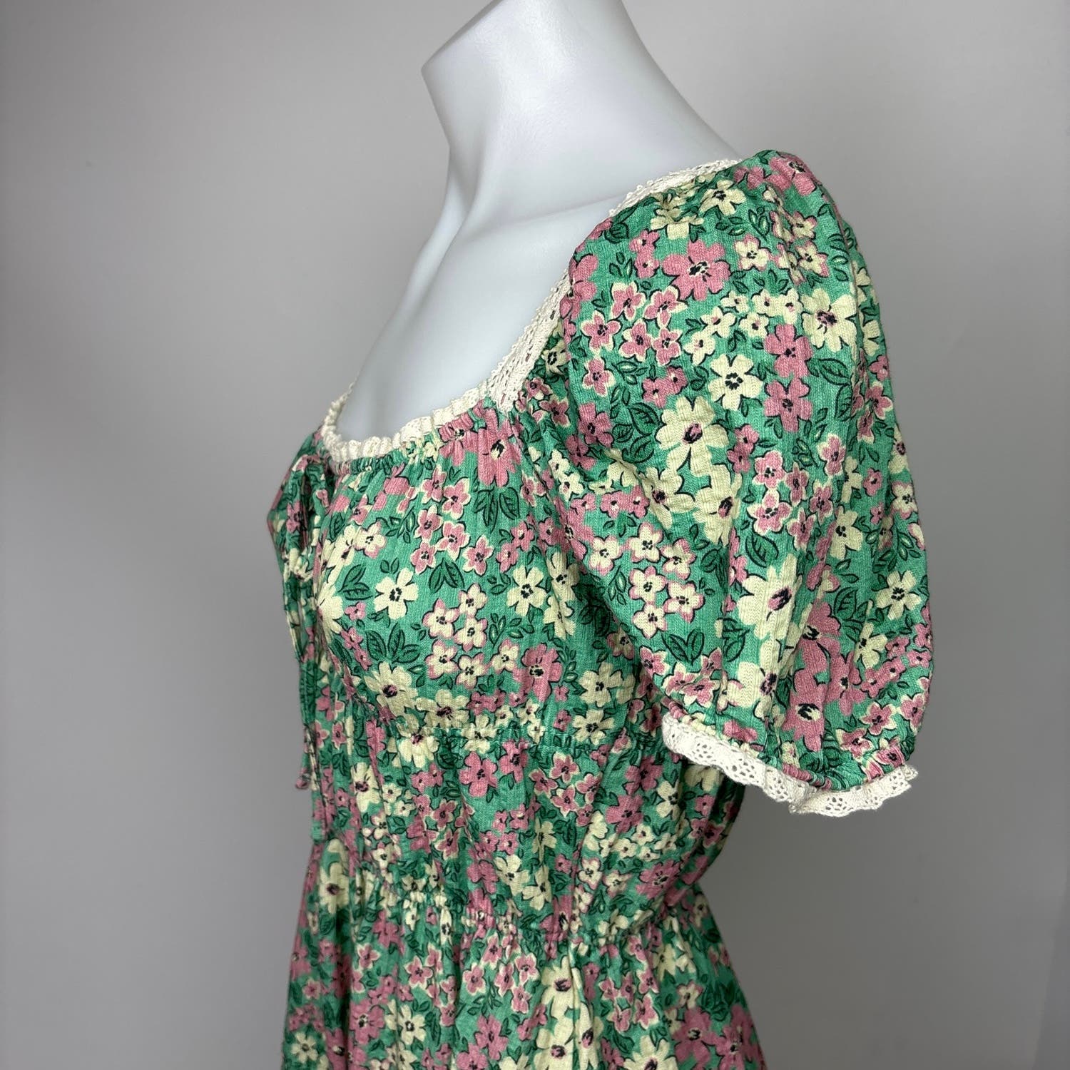 Urban Outfitters NWT Green Lace Trim Floral Scoop Puff Sleeve Mini Dress Size XS - Image 4
