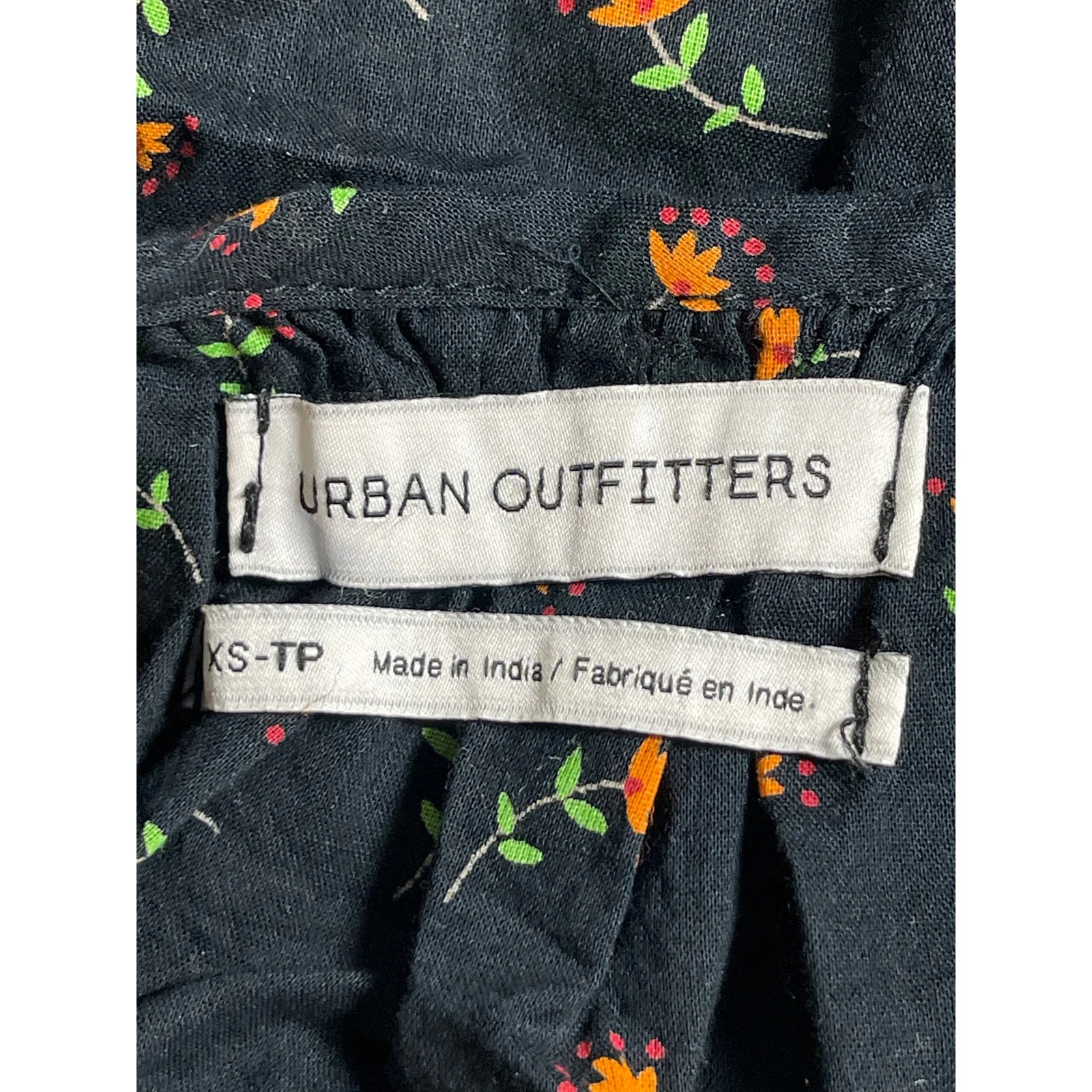 Urban Outfitters Women Black Floral Short Puff Sleeve Keyhole Blouse Top Size XS - Image 5