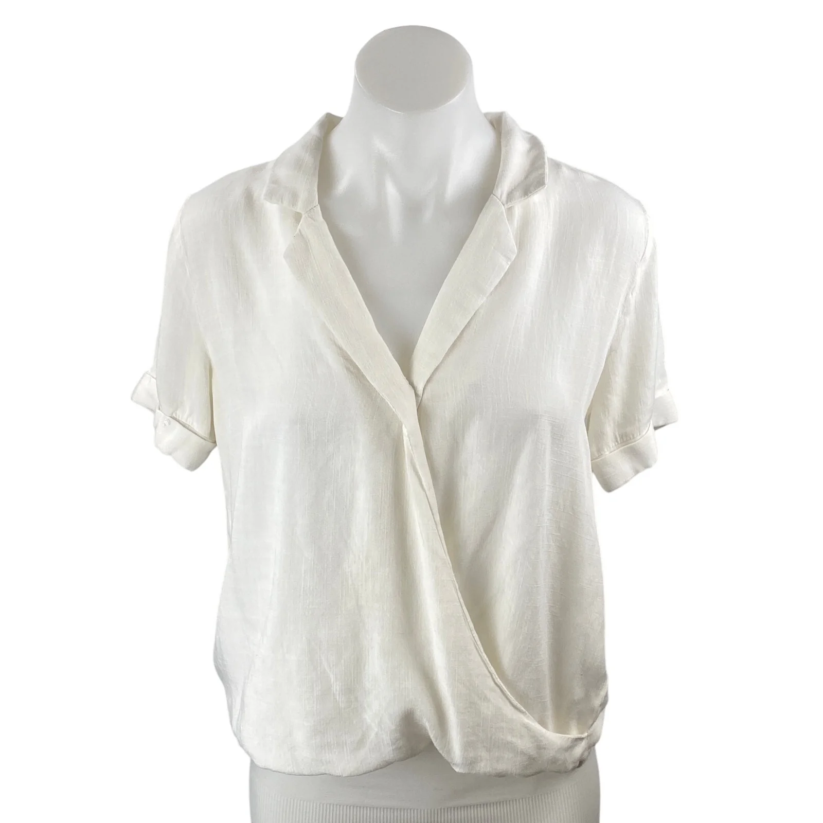 Vici Kienna Women's White Textured Drape V Neck Short Sleeve Wrap Blouse Top S