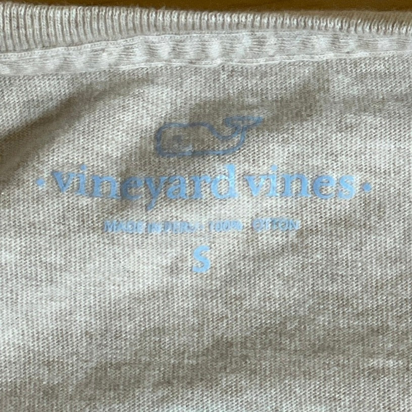 Vineyard Vines Beige Graphic Long Sleeve Chest Pocket Tee Basic T-Shirt Top Sz S - Image 5