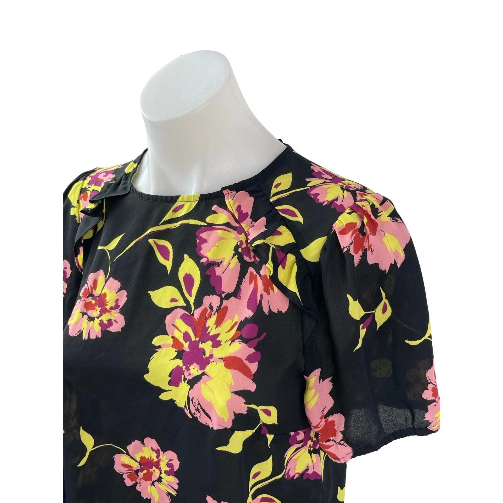 Who What Wear Women's Black Floral Short Sleeve Crew Neck Blouse Top Size XS - Image 3