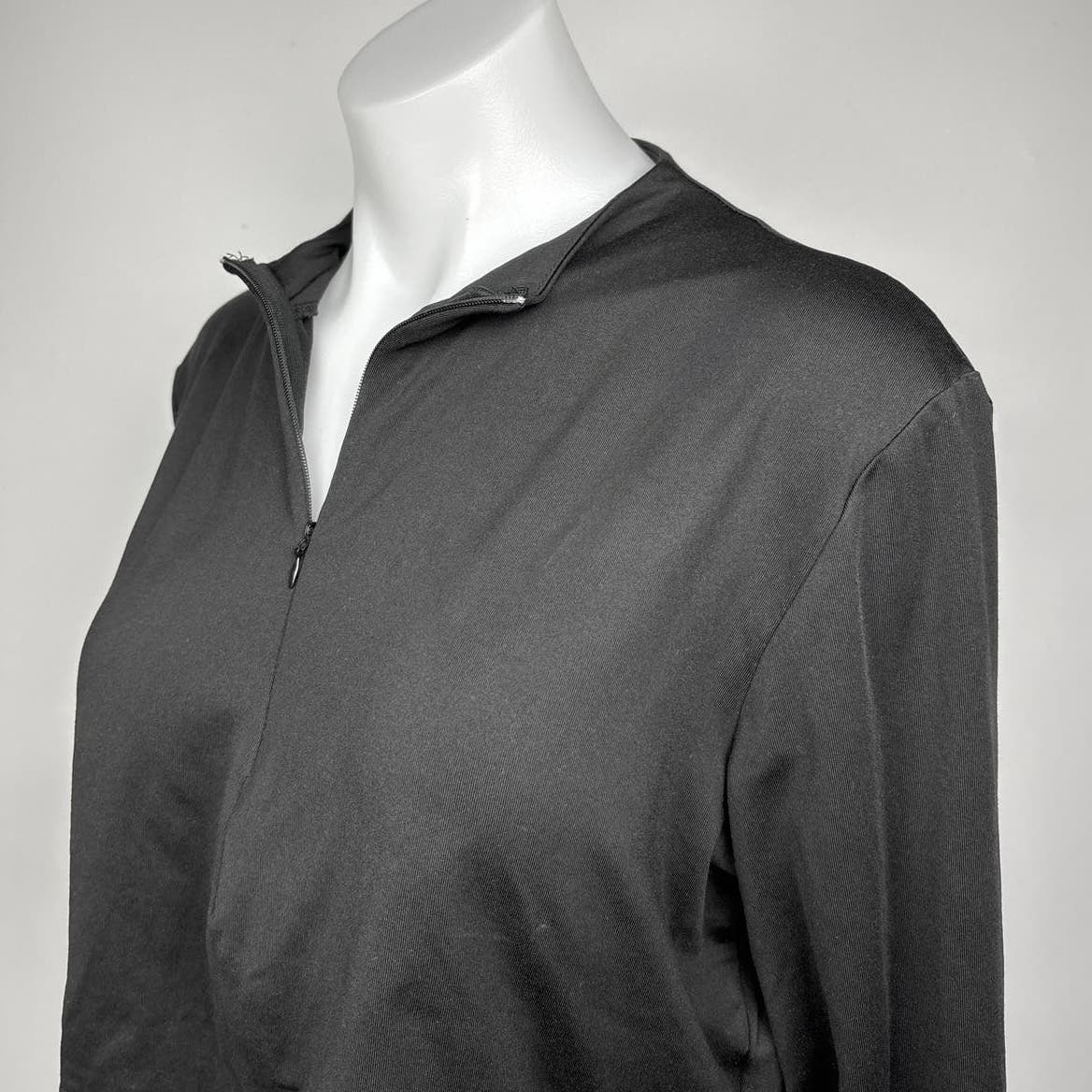 Women's Black Half Zip Long Sleeve Cropped Activewear Athletic Pullover Top XL - Image 4