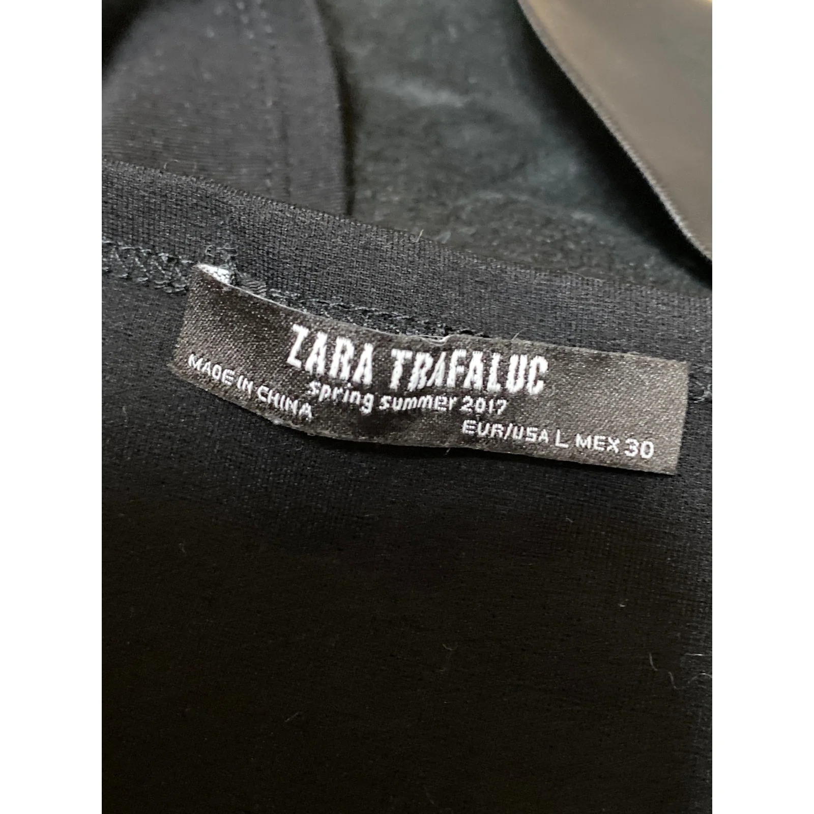 Zara Trafaluc Women's Black Faux Leather Vegan V Neck Cami Tank Crop Top Size L - Image 3