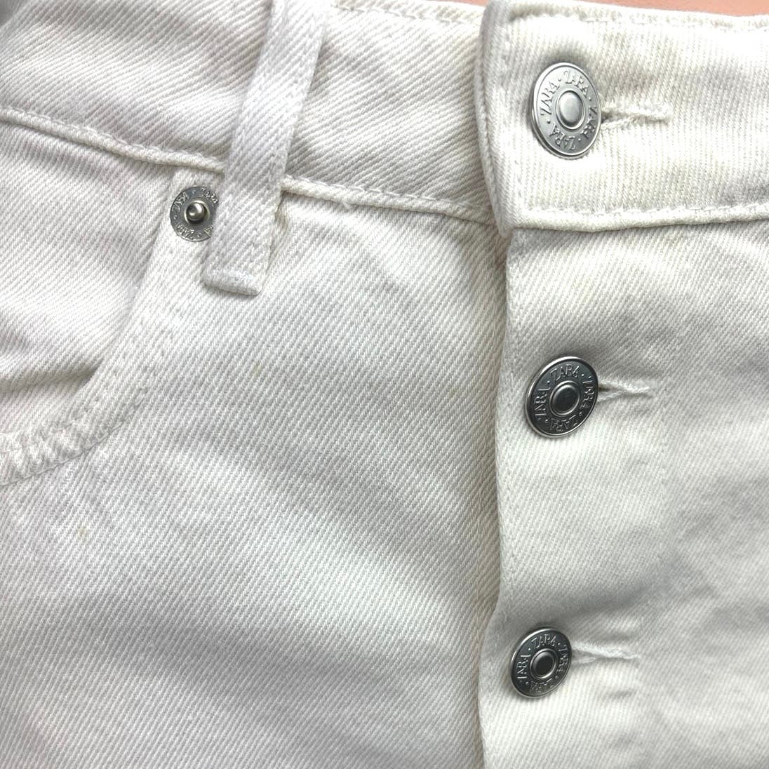 Zara White Button Up Frayed Hem Pencil Straight Jean Denim Mini Skirt Size XS - Image 4