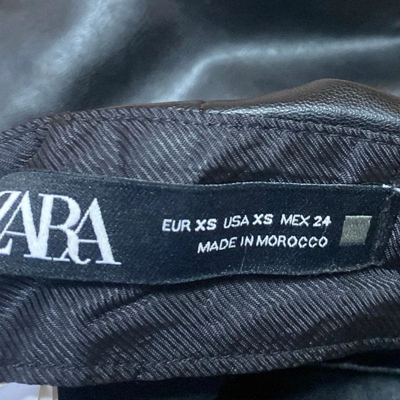 Zara Women's Black Faux Vegan Leather Zipper Mini Straight Pencil Skirt Size XS - Image 4