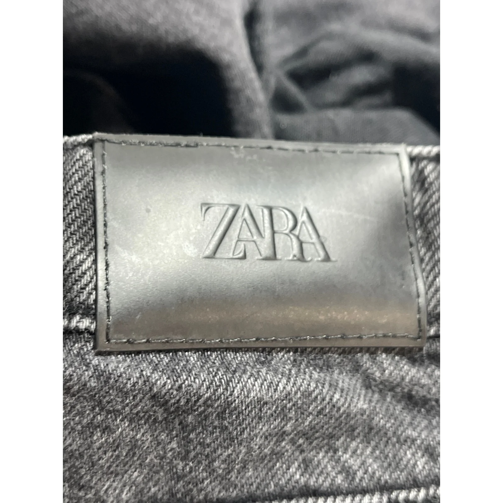 Zara Women's Black High Waisted Frayed Raw Hem Cut Off Denim Jeans Shorts Size 8 - Image 4
