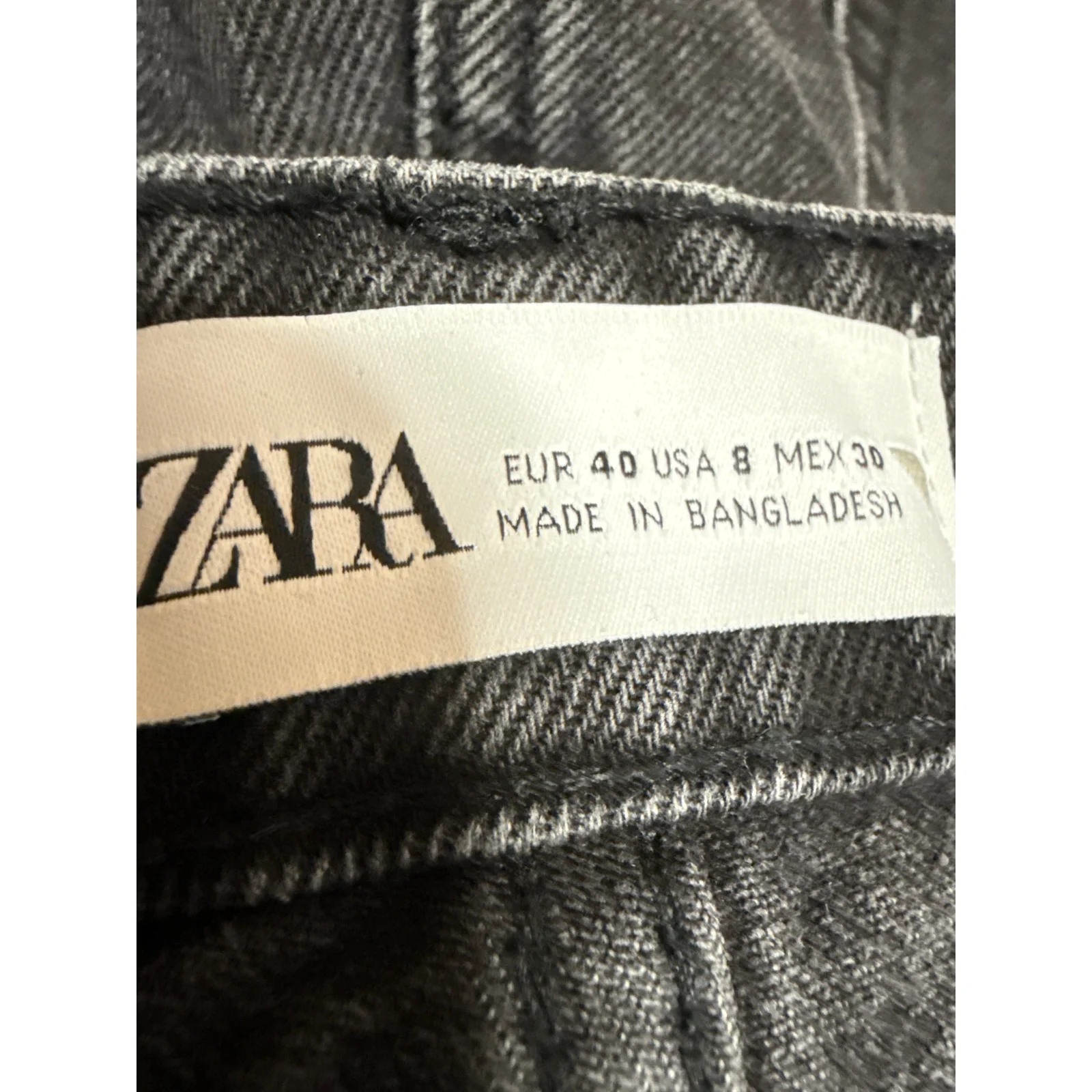Zara Women's Black High Waisted Straight Frayed Cut Off Denim Jean Shorts Size 8 - Image 4