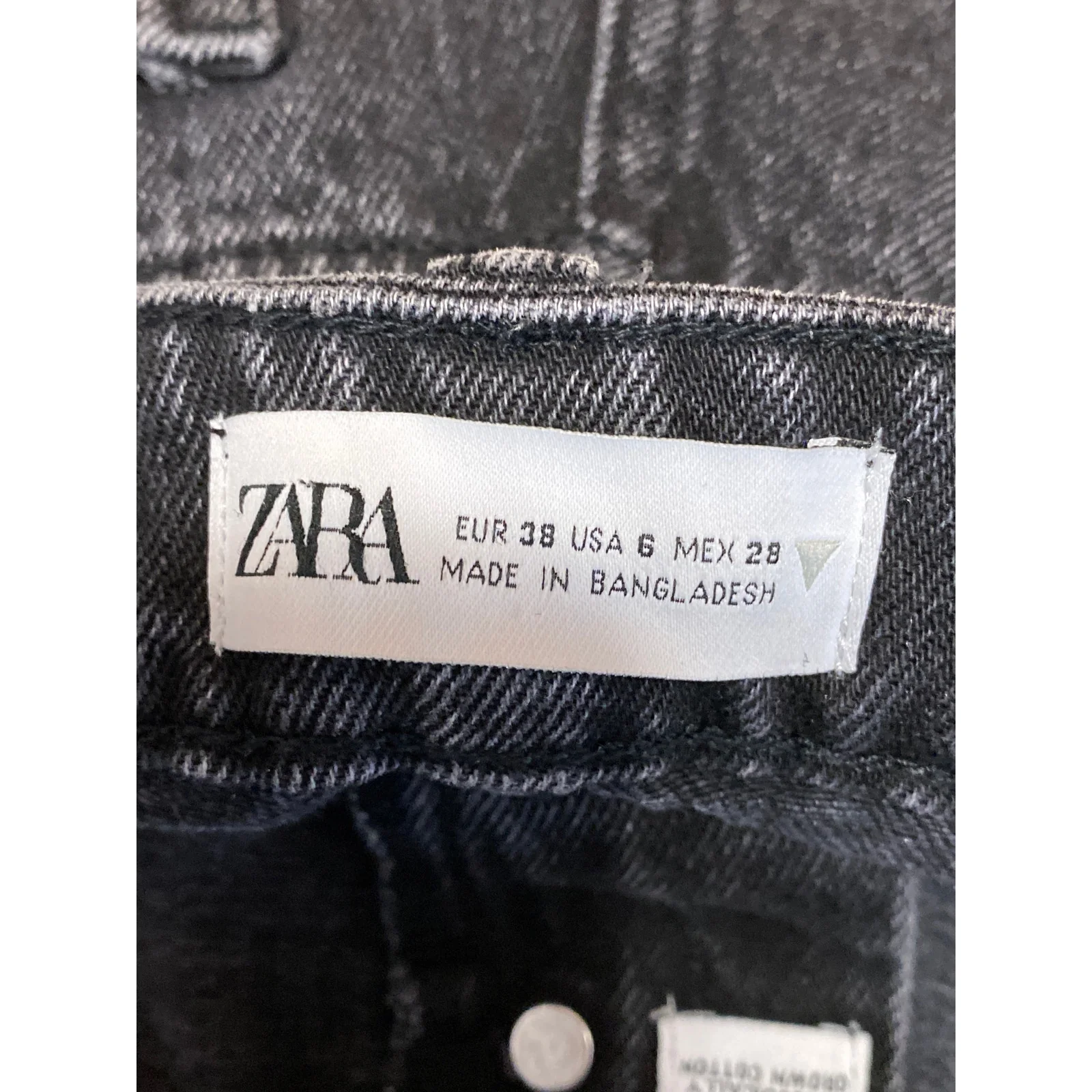 Zara Women's Black Mid Rise Frayed Raw Hem Cut Off Denim Jean Shorts Size 6 - Image 3