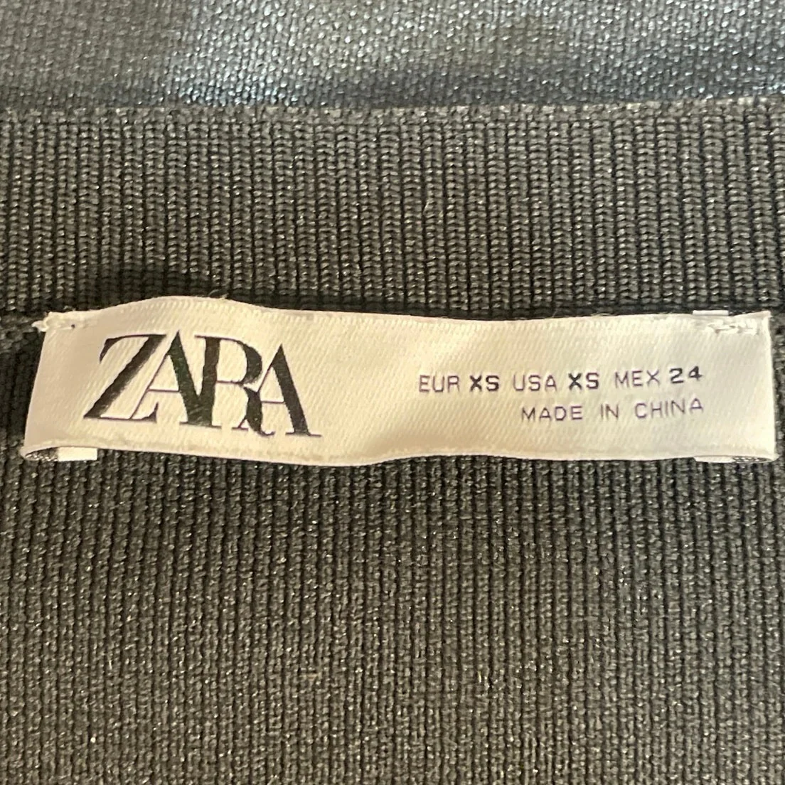 Zara Women's Black Ribbed Knit Sculpt Crew Neck Long Sleeve Crop Top Size XS - Image 4