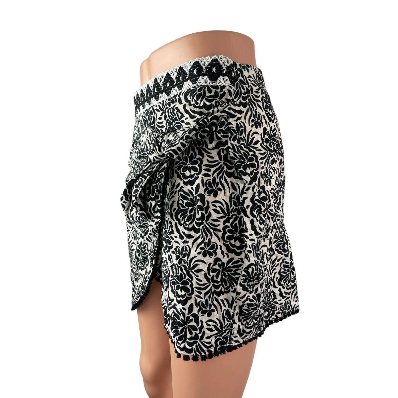 Zara Women's Black White Floral Embroidered Waist High Rise Mini Wrap Skirt Sz S - Image 2