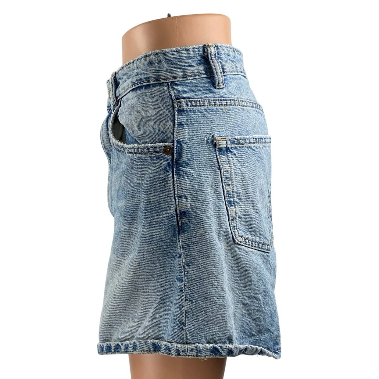 Zara Women's Blue Light Wash High Rise Bermuda Boyfriend Denim Jean Shorts Sz 8 - Image 2