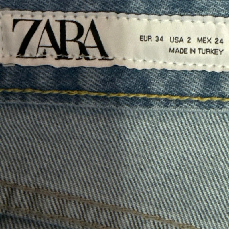Zara Women's Blue Medium Wash Pleated High Waist Denim Jeans Bermuda Shorts Sz 2 - Image 4