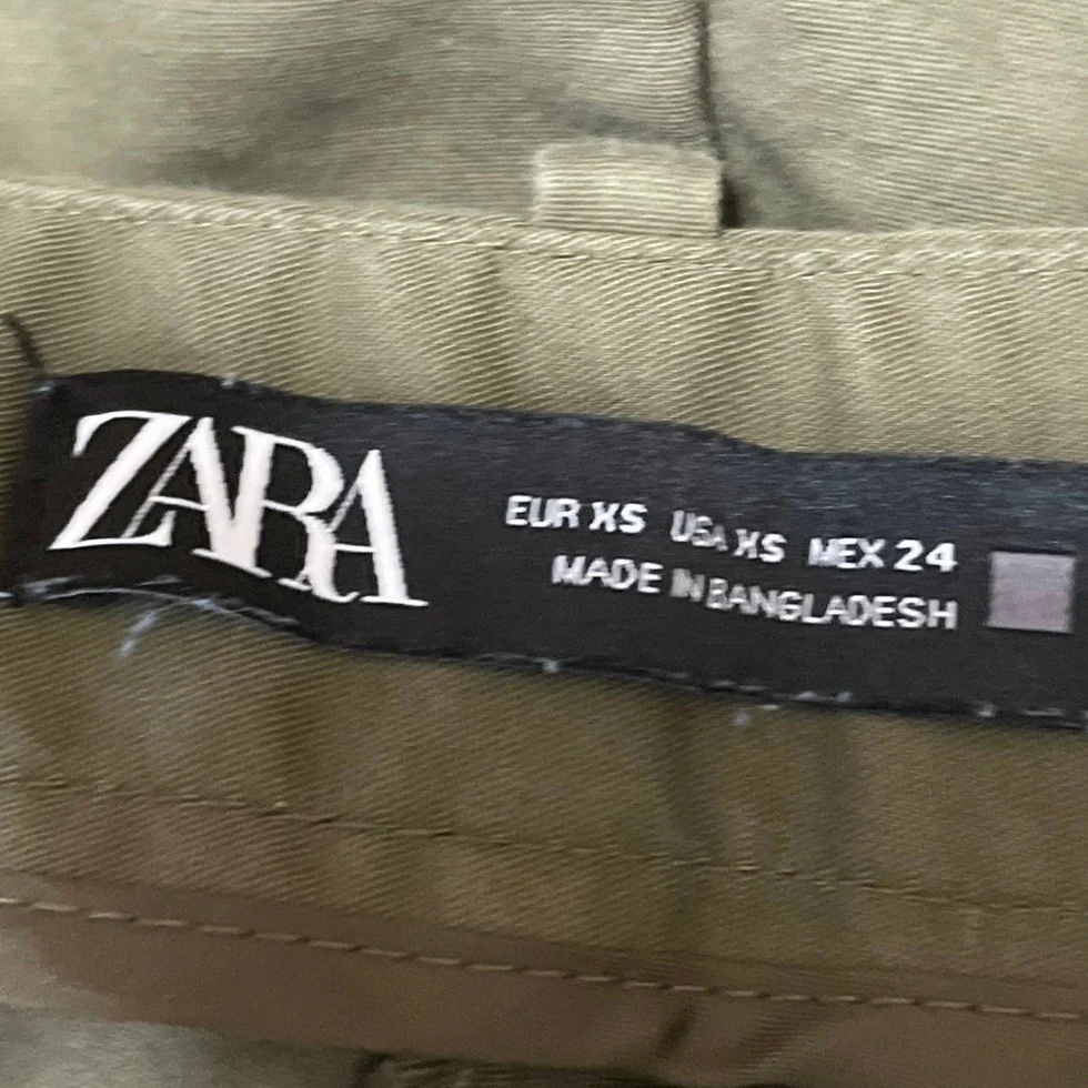 Zara Women's Green High Rise Pleated Cuffed Chino Khaki Mini Shorts Size XS - Image 4