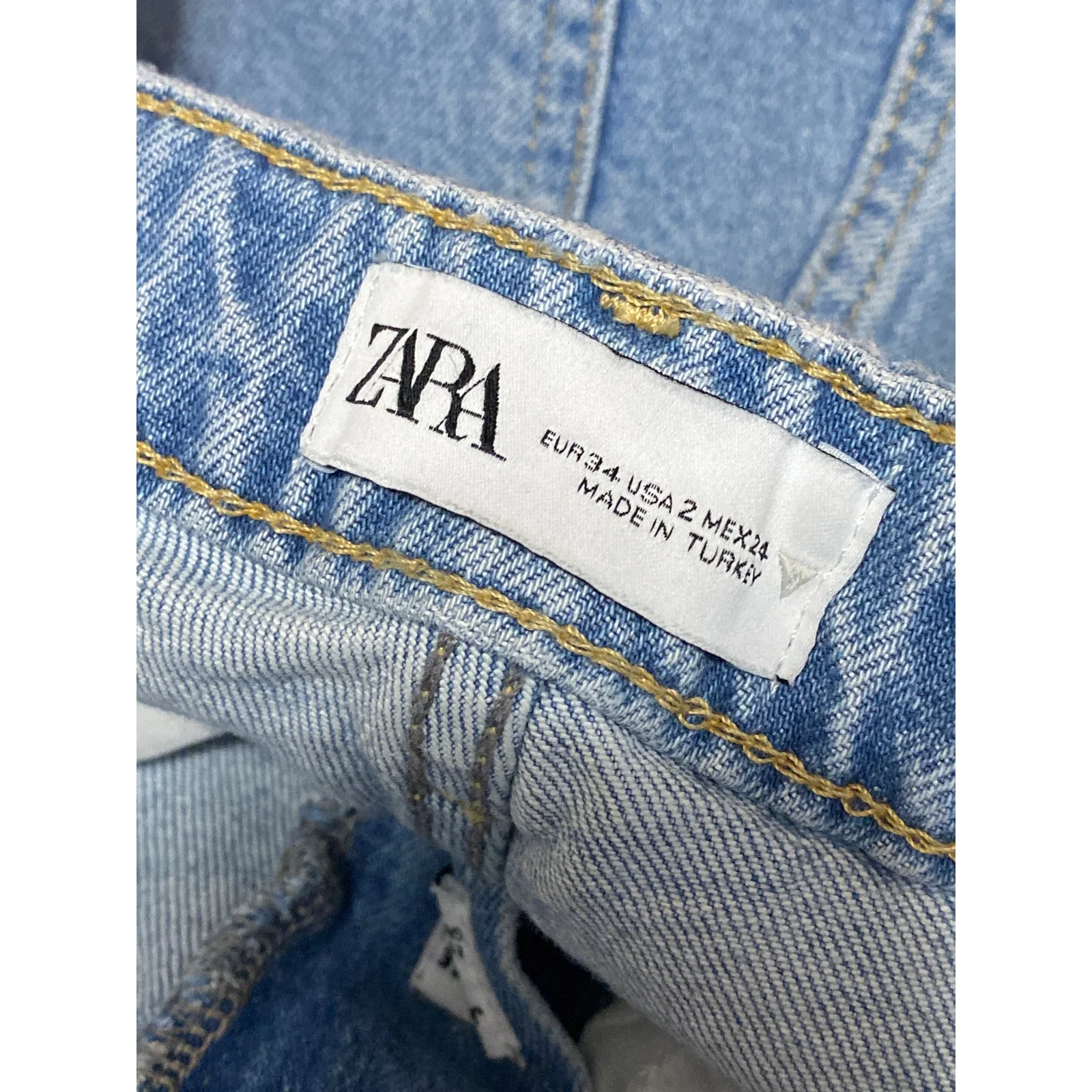 Zara Women's Light Blue Raw Frayed Hem High Rise Straight Denim Jeans Pants Sz 2 - Image 3